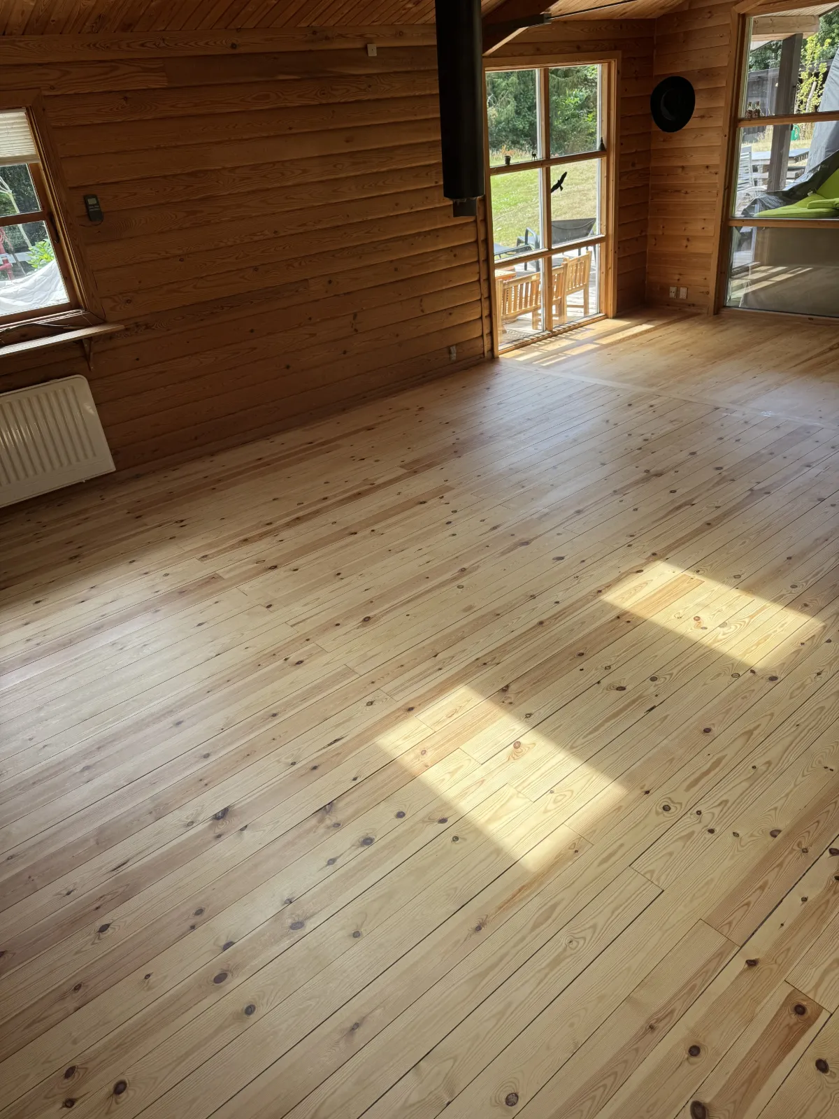 Efter — Gulvafslibning i sommerhus i Høng — billede 3