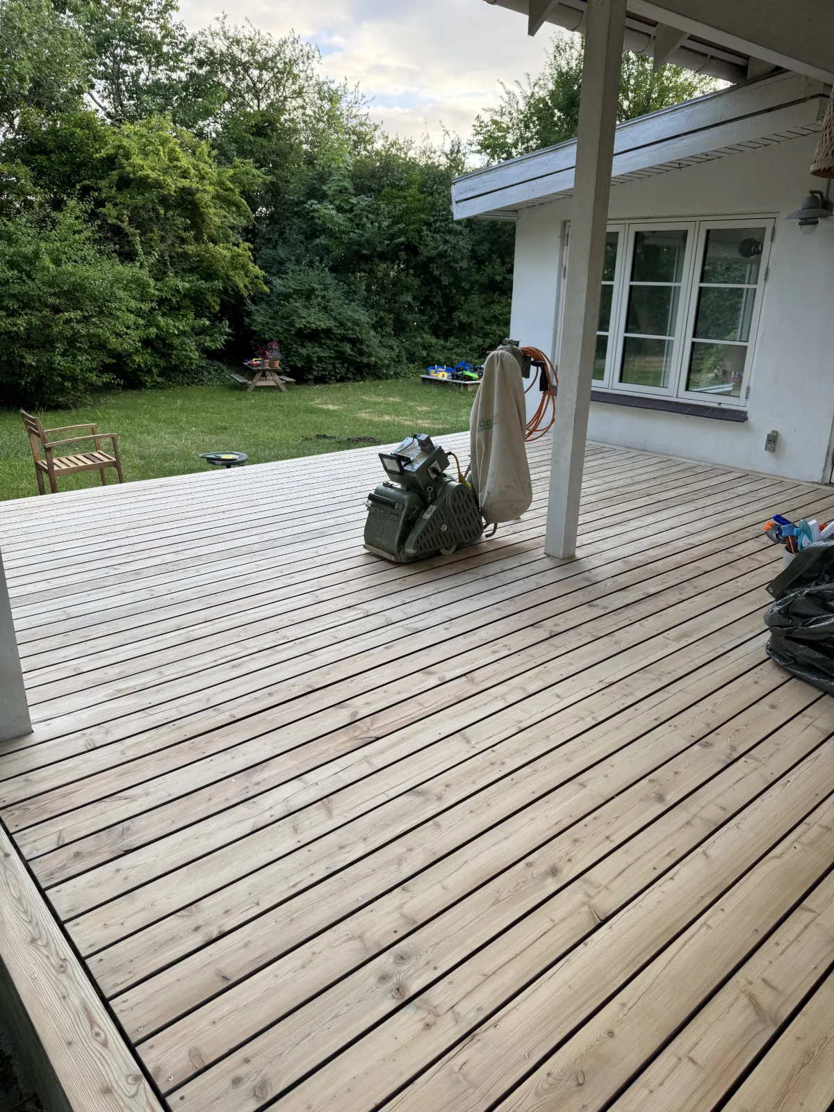 Før — Terrasseafslibning i Karlslunde